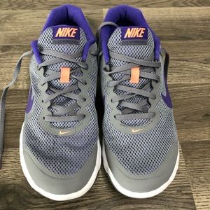 Womens Nike Shoes size 9.5